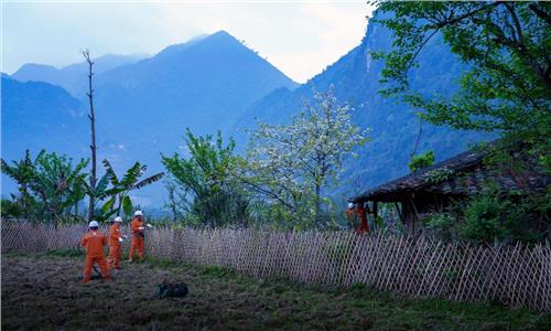 NHỮNG CHIẾC MÁY NHỎ MANG NIỀM VUI LỚN