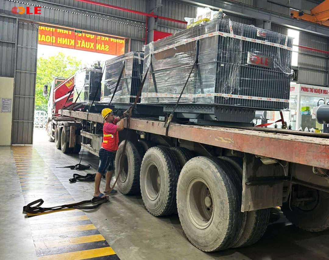 Máy biến áp dầu 5.000kVA do LE sản xuất được vận chuyển đến dự án BESS trên lưới điện Thủ đô.