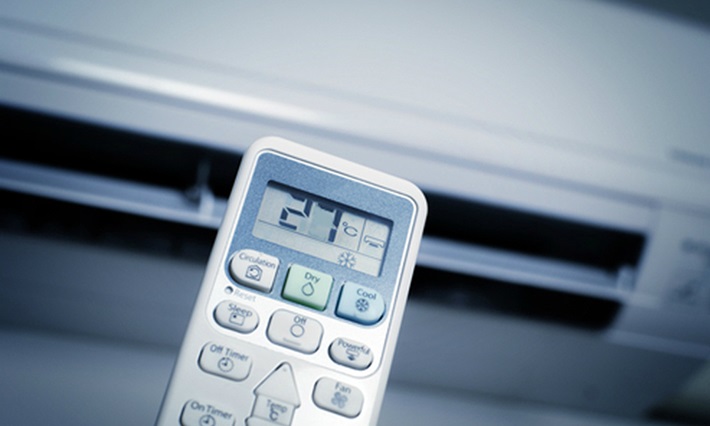 Để nhiệt độ điều hòa trong khoảng từ 26 - 28 độ để tiết kiệm điện.