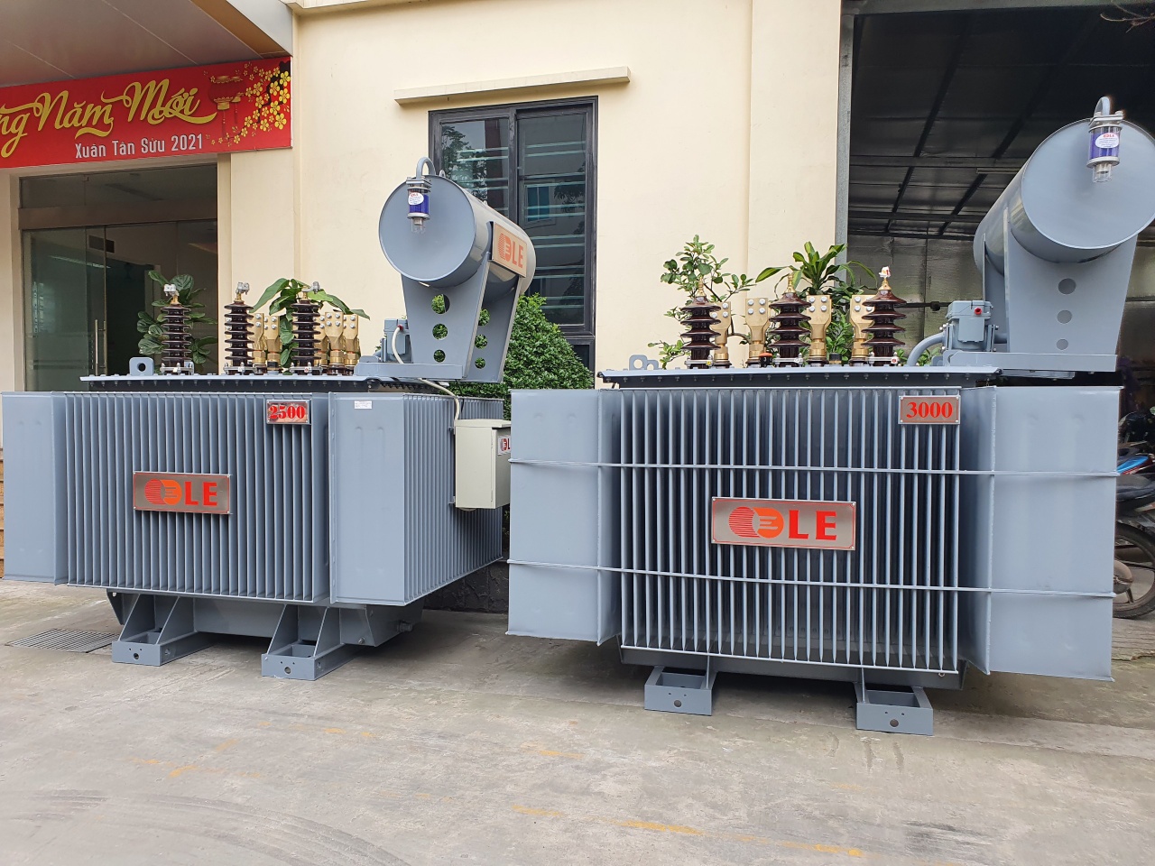 Máy biến áp 3 pha