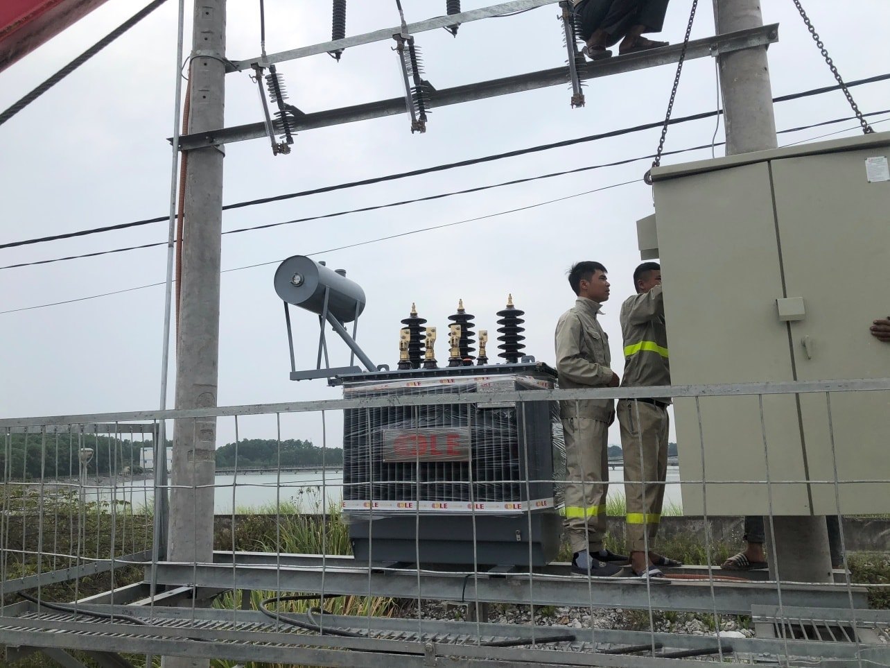 Máy biến áp 3 pha kiểu hở