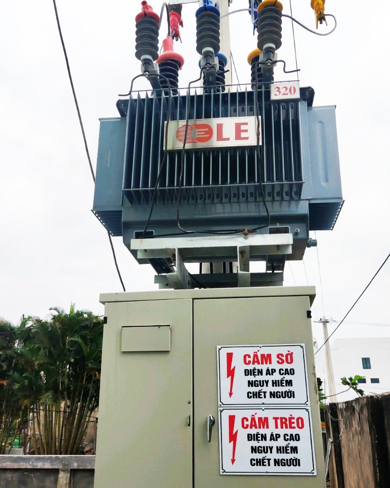 Hình ảnh sử dụng máy biến áp kiểu kín hiệu LE trên lưới điện