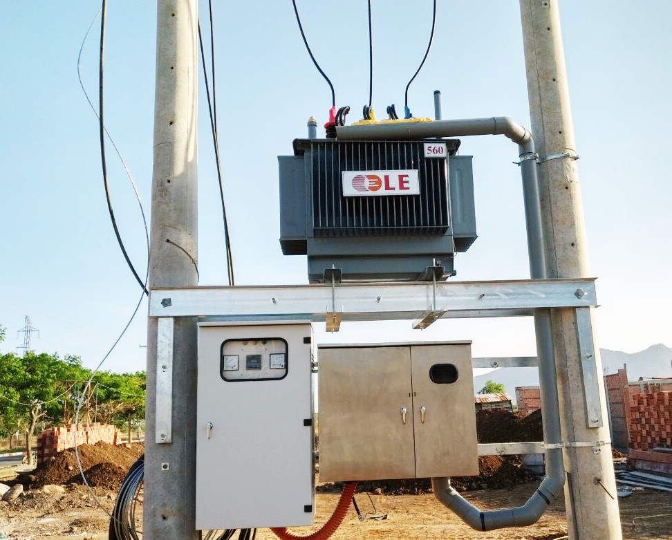 Hình ảnh sử dụng máy biến áp kiểu kín hiệu LE trên lưới điện