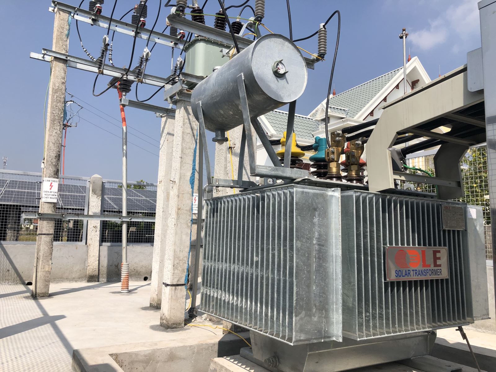 Lớp vỏ mạ kẽm này đảm bảo được các yêu cầu chống ăn mòn của máy biến áp