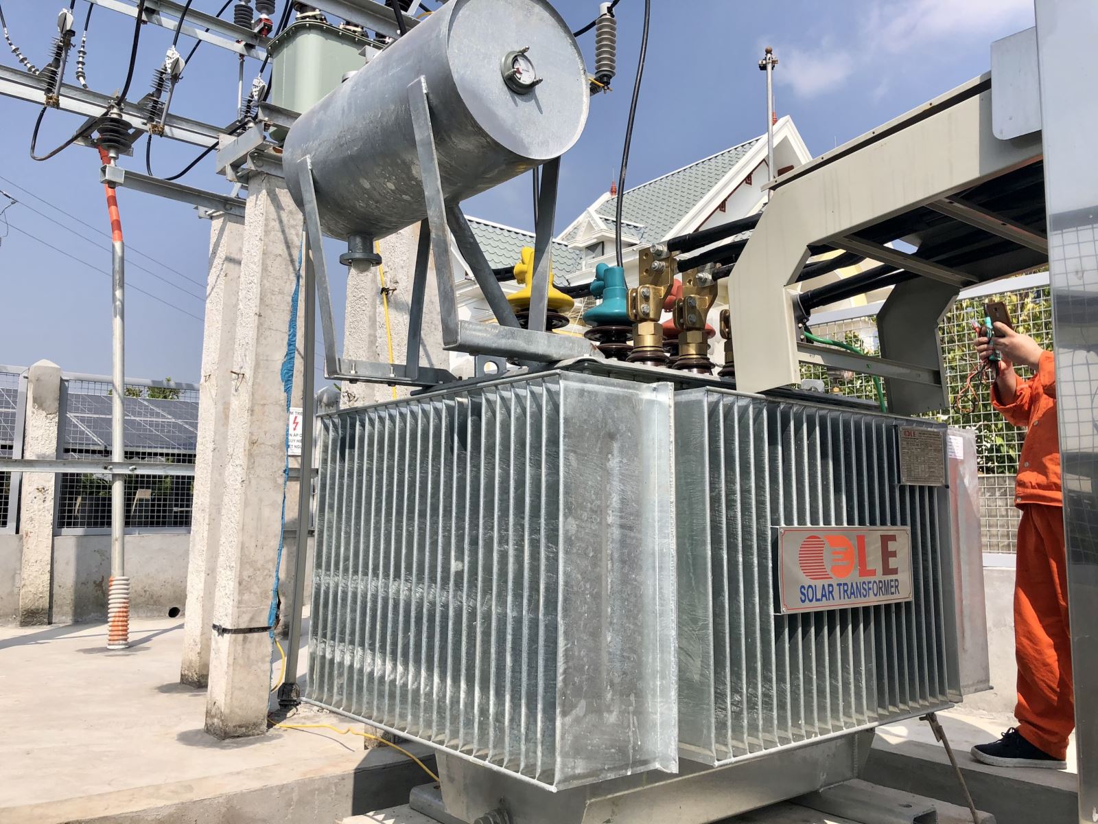 Máy biến áp năng lượng mặt trời LE kết hợp vỏ mạ kẽm nhúng nóng 