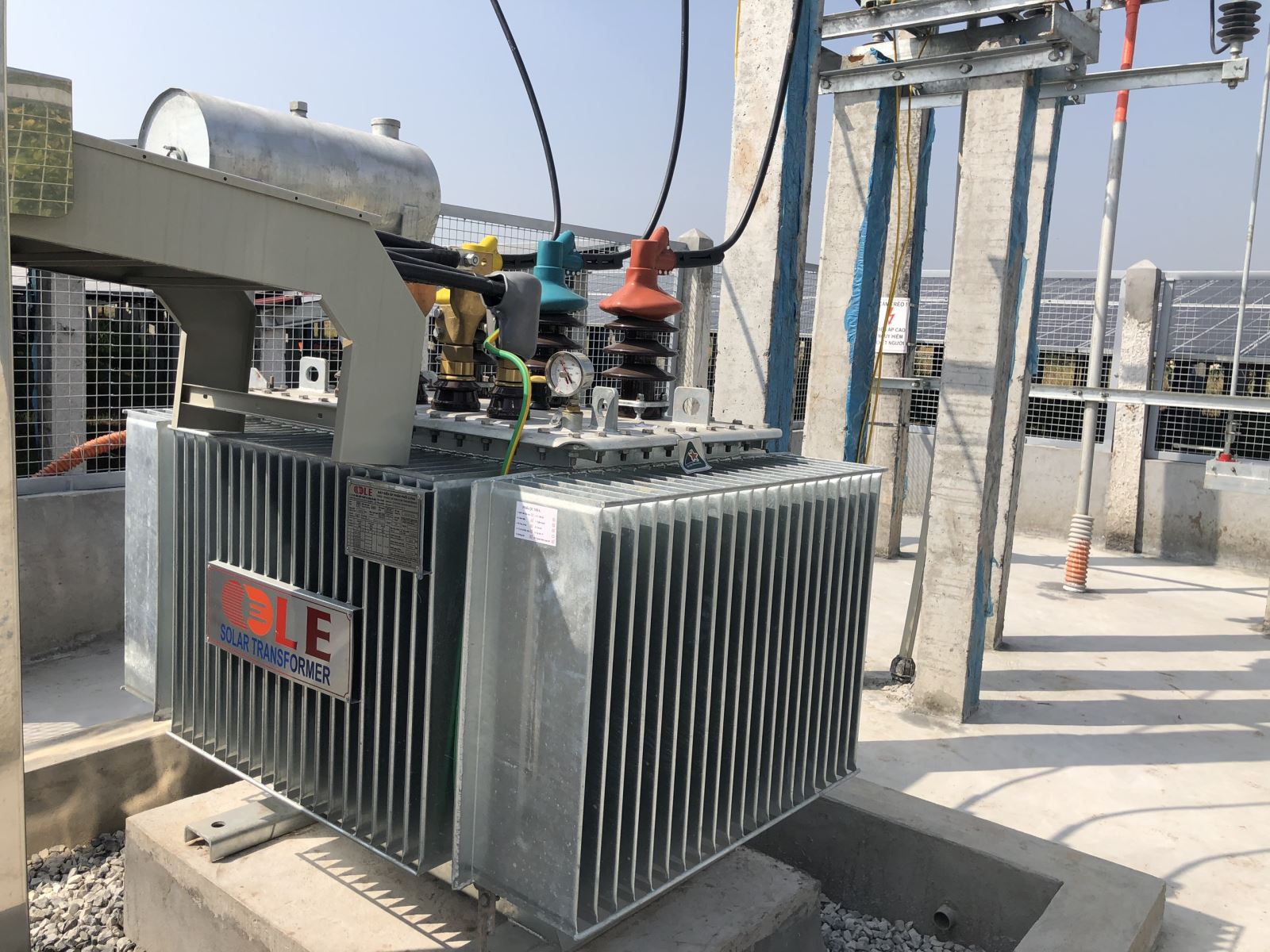 Sử dụng vỏ mạ kẽm nhúng nóng giúp đảm bảo duy trì tuổi thọ máy biến áp