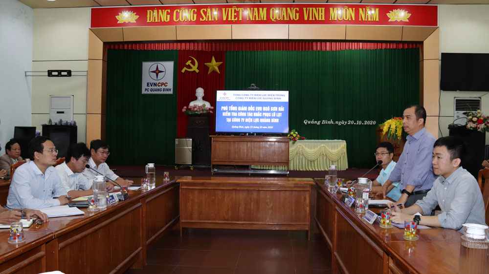 Ông Ngô Sơn Hải - Phó Tổng giám đốc EVN đánh giá cao nỗ lực của PC Quảng Bình trong thời gian qua