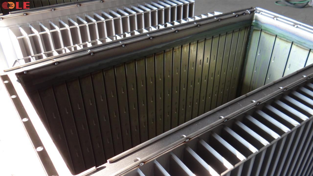 Thùng máy biến áp 3 pha ngâm dầu.