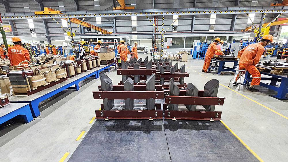 Bên trong nhà máy sản xuất máy biến áp của LE