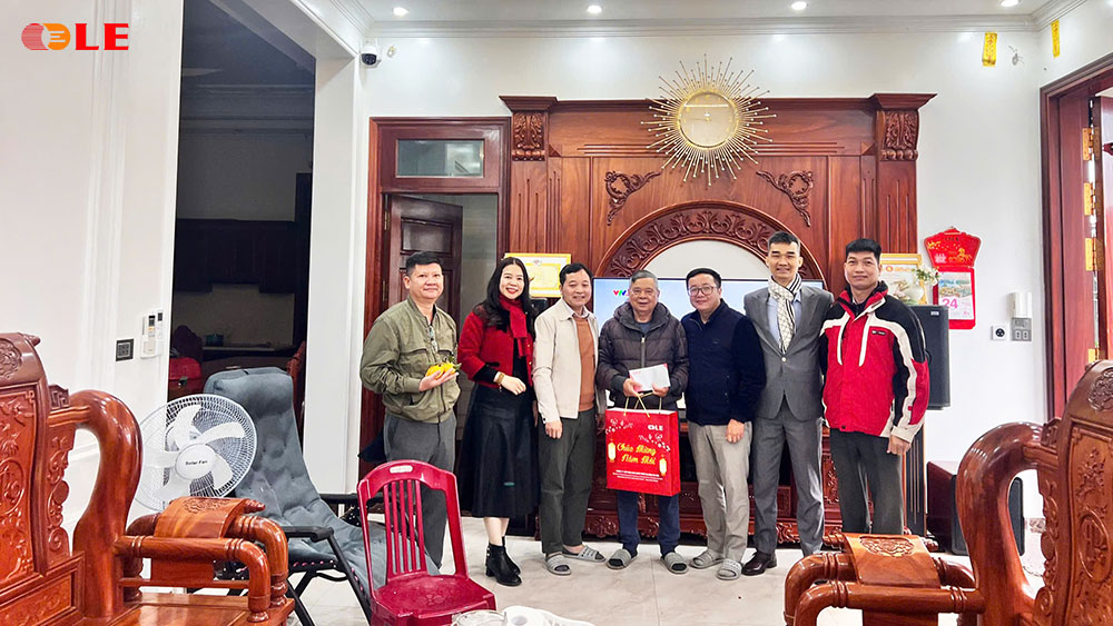 Máy Biến Áp LE thăm và tặng quà Tết gia đình cán bộ nhân viên