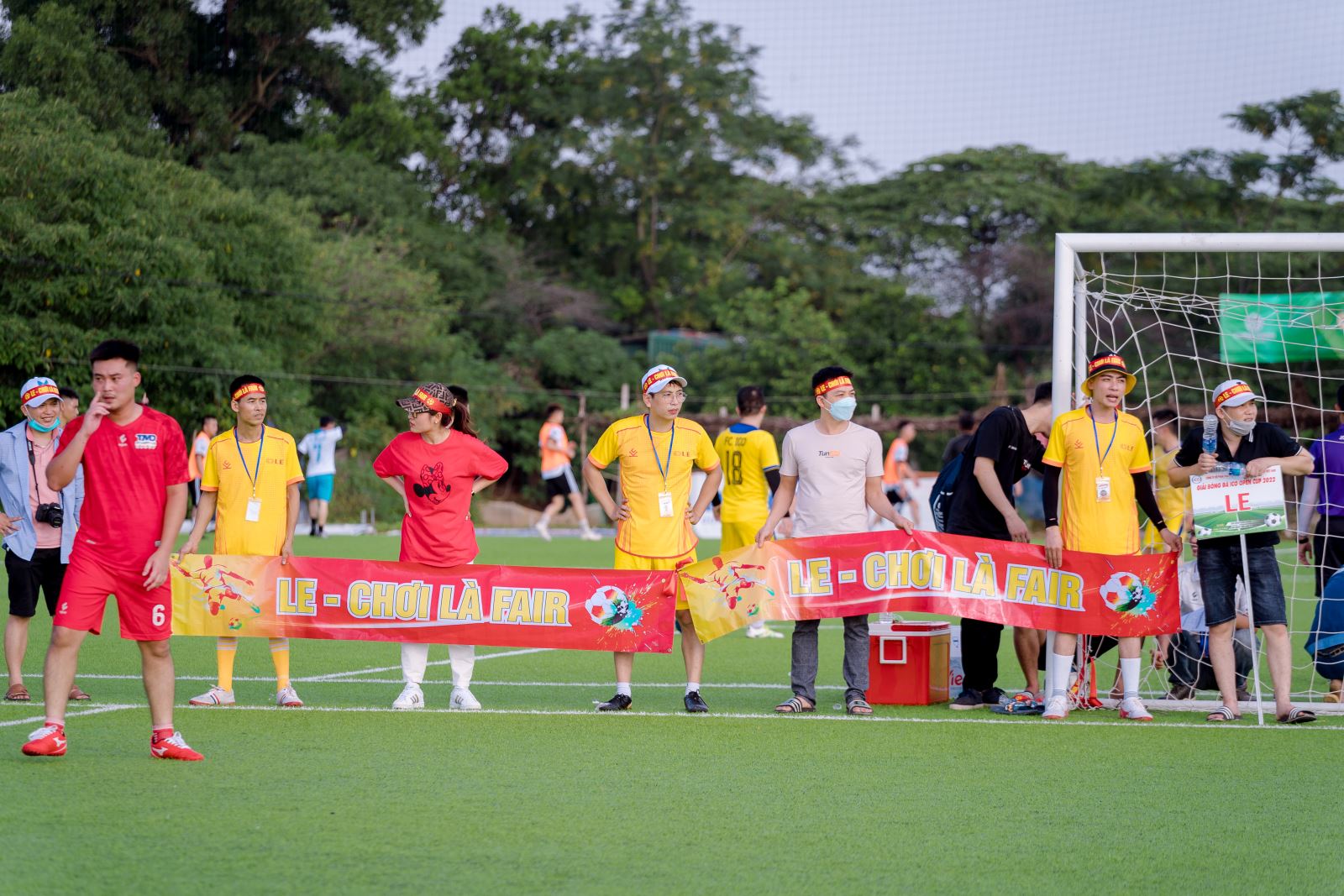 Đội cổ động viên sôi động, nhiệt tình của Máy biến áp LE