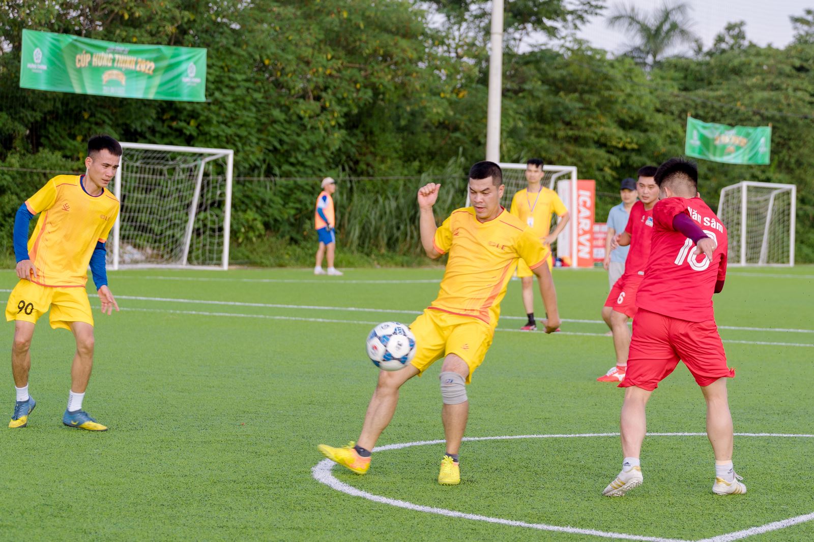 Những nỗ lực không ngừng nghỉ tìm kiếm bàn thắng của LE