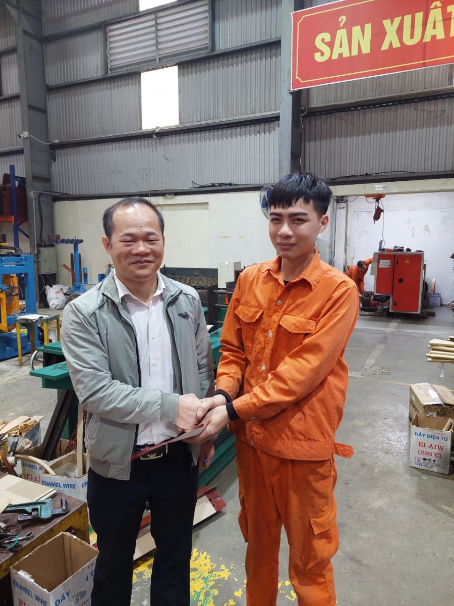 Máy biến áp LE chúc mừng sinh nhật CBCNV Công ty