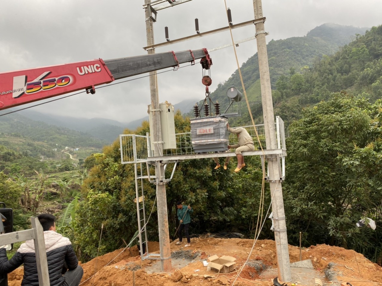 Đóng điện máy biến áp LE - Thương hiệu máy biến áp uy tín số 1 hiện nay