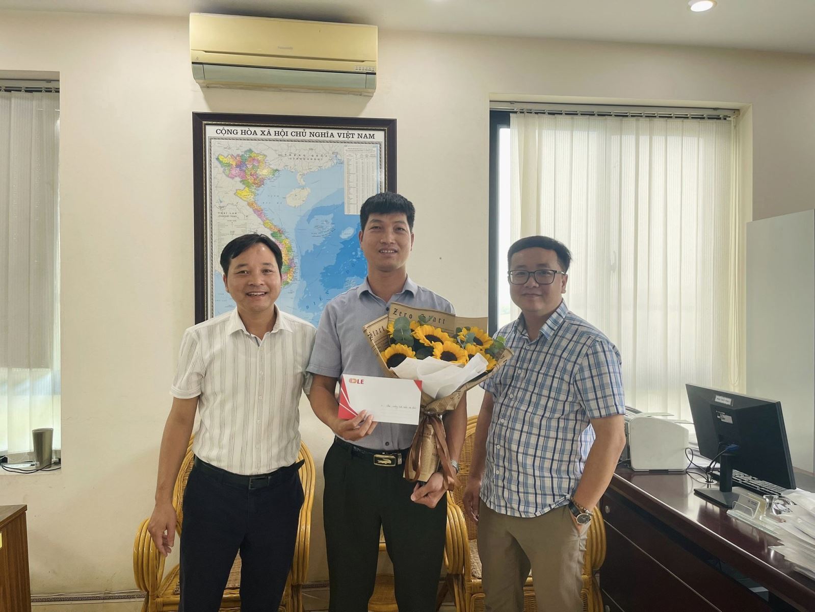 Những món quà nhỏ thiết thực và ý nghĩa trao tận tay mọi người